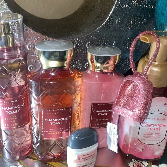 Bath and Bodyworks Champagne and Toast Gift Set Combo - Picture 3 of 4